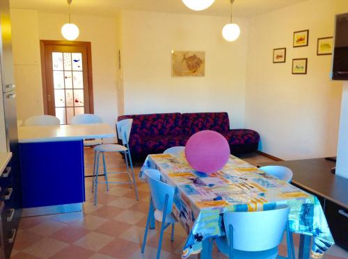 a living room with a table with a pink balloon on it at Paola Apartments in SantʼAmbrogio di Valpolicella