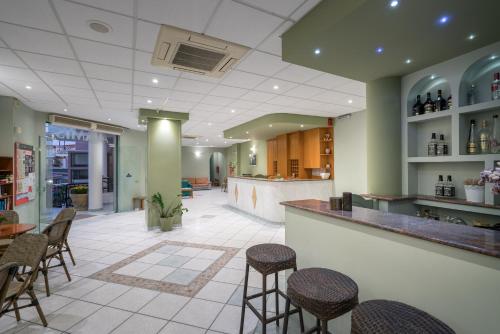 Cucina o angolo cottura di Alamis Hotel & Apartments