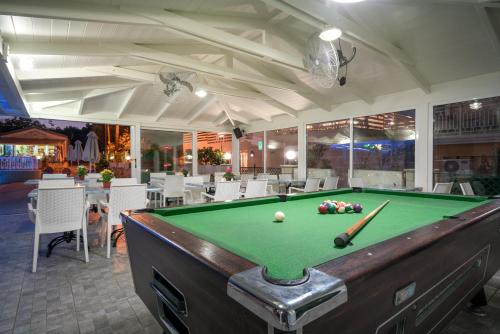 Tavolo di biliardo di Alamis Hotel & Apartments