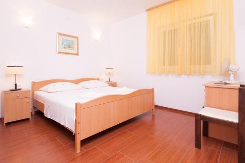 Postel nebo postele na pokoji v ubytování Apartmani Galija