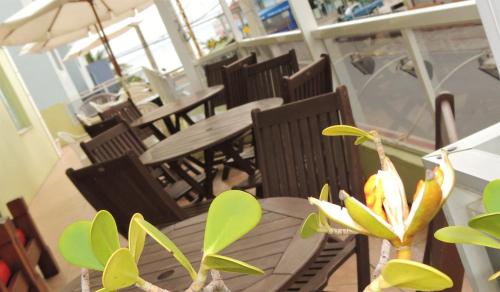 a group of chairs and tables in a restaurant at Pousada Bomar Bombinhas in Bombinhas