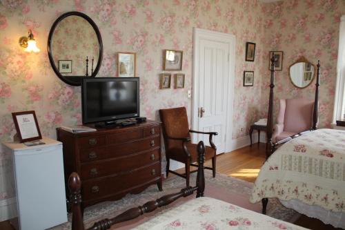 Carriage House Inn