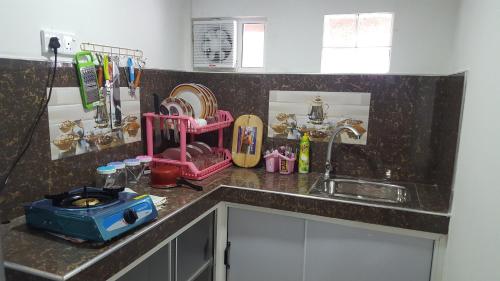 Kuchyň nebo kuchyňský kout v ubytování Anura Home Stay