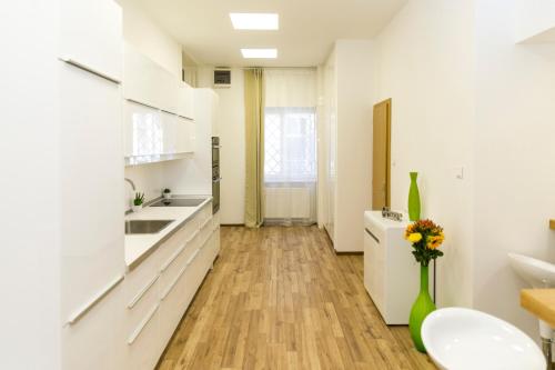 Η κουζίνα ή μικρή κουζίνα στο Convenience & Chic by the Basilica