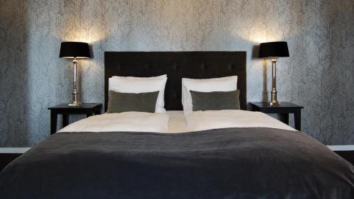 Ein Bett oder Betten in einem Zimmer der Unterkunft Hotel Kronjylland