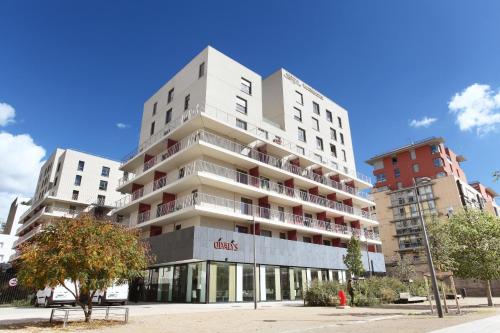 Budova, kde se aparthotel nachází