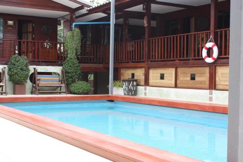 The swimming pool at or close to Chuchaiburi Sri Amphawa