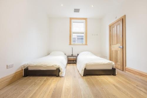 Katil atau katil-katil dalam bilik di South View House