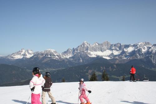 a group of people standing on top of a snow covered mountain at Haus Pfeiffenberger in Eben im Pongau