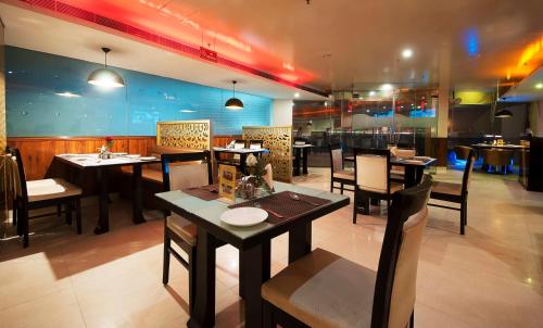 Restorāns vai citas vietas, kur ieturēt maltīti, naktsmītnē Airport Hotel Ramhan Palace Mahipalpur