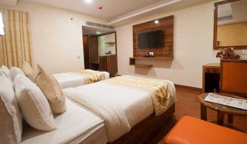 Postel nebo postele na pokoji v ubytování Airport Hotel Ramhan Palace Mahipalpur
