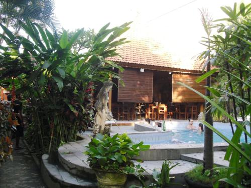 Gallery image of Adus Beach Inn in Legian