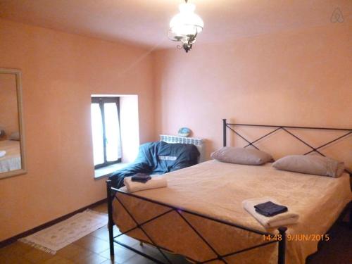 Tempat tidur dalam kamar di Tuscany Village Hideaway