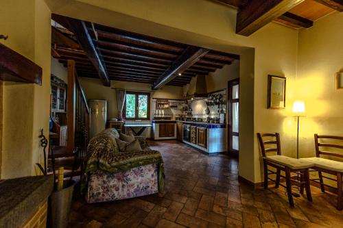a living room with a couch and a kitchen at La Casa Degli Olmi in Empoli