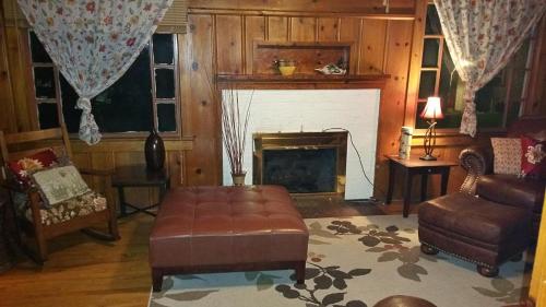 Historic Smarthouse - Charming, Comfy King – Photos 3