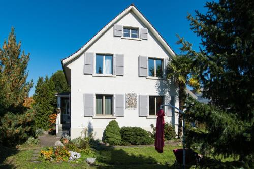 Aed väljaspool majutusasutust B&B Kalimera Pratteln