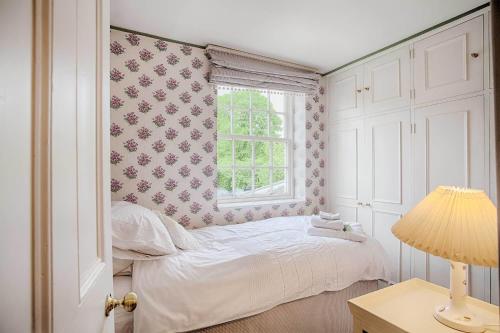 Katil atau katil-katil dalam bilik di Vicarage House & Pool House