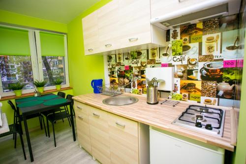 Majoituspaikan Apart Rooms City Centre keittiö tai keittotila