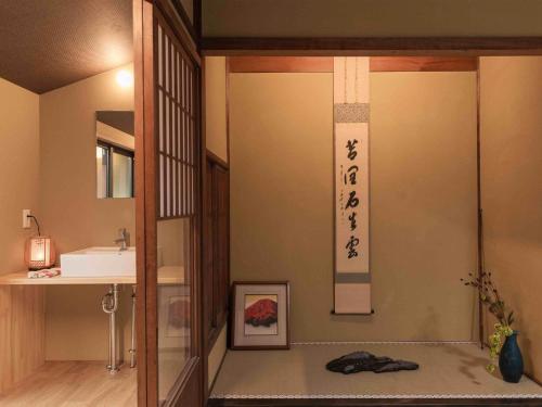 A bathroom at Marikoji Inn Kyoto