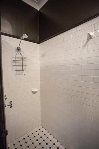 Un baño de Nags Head Hotel