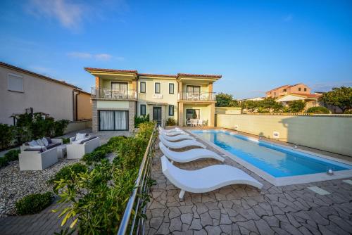 Gallery image of Sunset Deluxe Villa in Vir