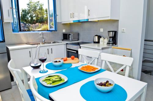 Cucina o angolo cottura di Katerina's Village Agios Nikitas