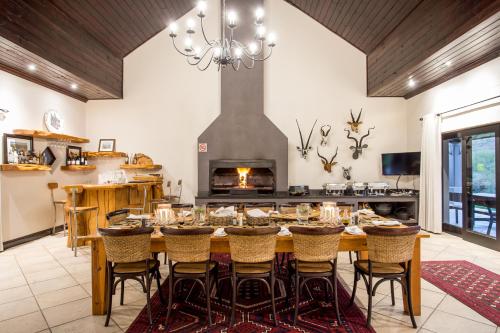 Kuchyň nebo kuchyňský kout v ubytování Wildehondekloof Game Lodge