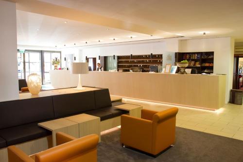 Ruang duduk di Hotel Bayerischer Hof