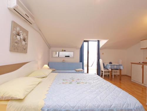 Postel nebo postele na pokoji v ubytování Apartments Milan 1048