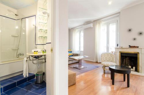 a bathroom with a shower and a living room at Espiritu Santo 11 in Madrid