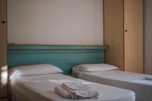 Ένα ή περισσότερα κρεβάτια σε δωμάτιο στο Villaggio Camping Torre Salinas