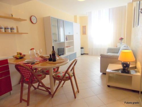 A kitchen or kitchenette at Residence Eleonora