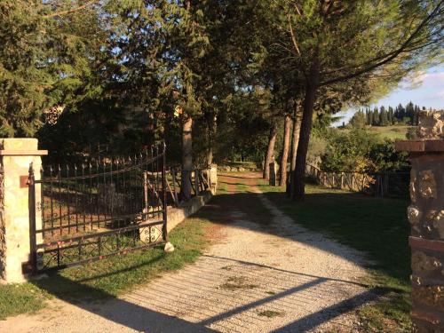 A garden outside Case Vacanza Podere Risoino