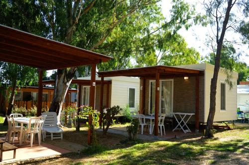 Κήπος έξω από το Villaggio Camping Torre Salinas