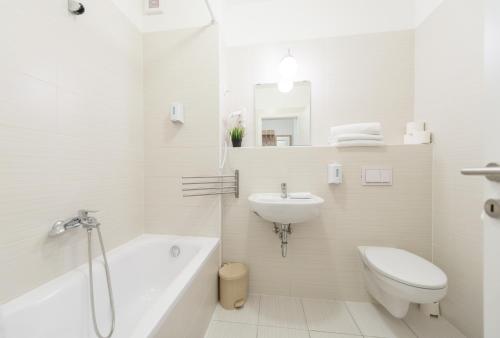 Ένα μπάνιο στο Prince Apartments