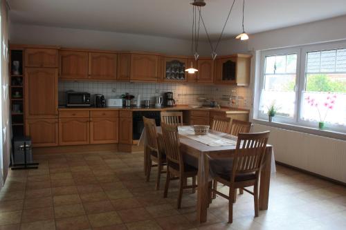 Kuchyň nebo kuchyňský kout v ubytování Ferienhaus Schaumann