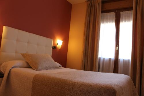 Postel nebo postele na pokoji v ubytování Hostal Don Jaime I y II