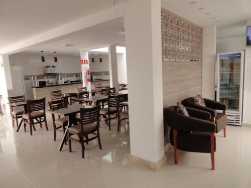 a restaurant with chairs and tables in a room at Lider Hotel in Lavras