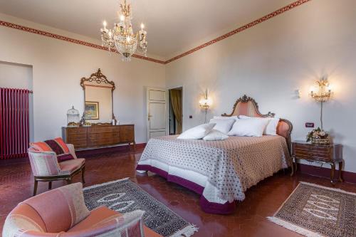A bed or beds in a room at Villa Belvedere Fiorella