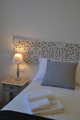 a bedroom with a bed with two towels on it at Affittacamere Casa Dane' in La Spezia