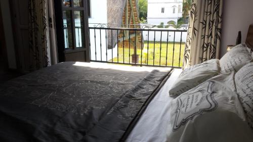 a bedroom with a bed and a balcony with a view at Villa Kayana in Flic-en-Flac