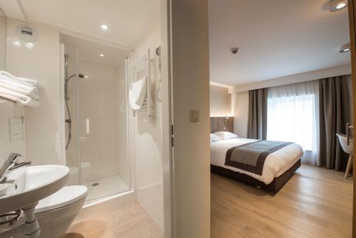 Koupelna v ubytování Hotel Le Fournil