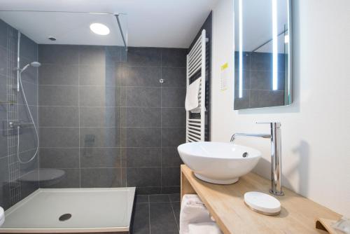 Koupelna v ubytování Hotel Le Fournil