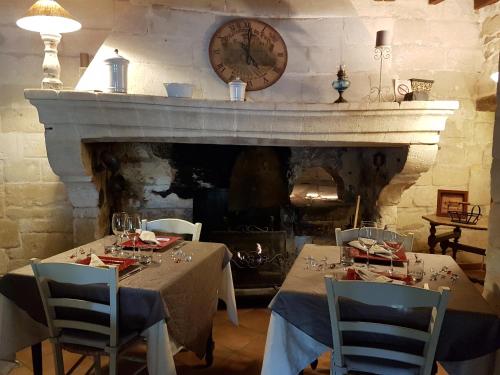 Gallery image of Logis Hotel Restaurant la Ferme in Avignon