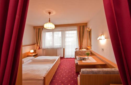 Ένα ή περισσότερα κρεβάτια σε δωμάτιο στο Hotel Rainegg