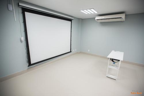 a large window in a room with a white wall at Sense Hotel Premium in Capinzal
