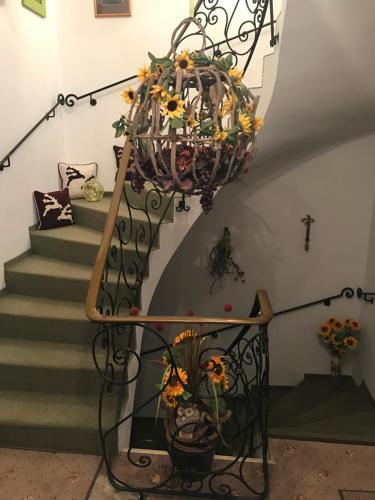 a stairway with a wreath and a flower pot at Ferienwohnungen Thalmeier in Sankt Gilgen