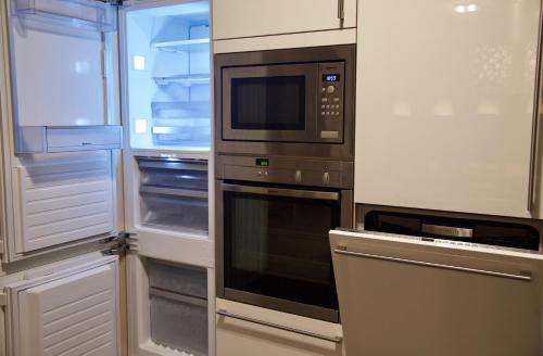 Η κουζίνα ή μικρή κουζίνα στο Monopol Apartments