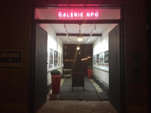 a neon sign over the door of a restaurant at L'Hotel Particulier Griffintown in Montréal