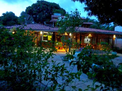 Taman di luar Pousada Meu Sossego